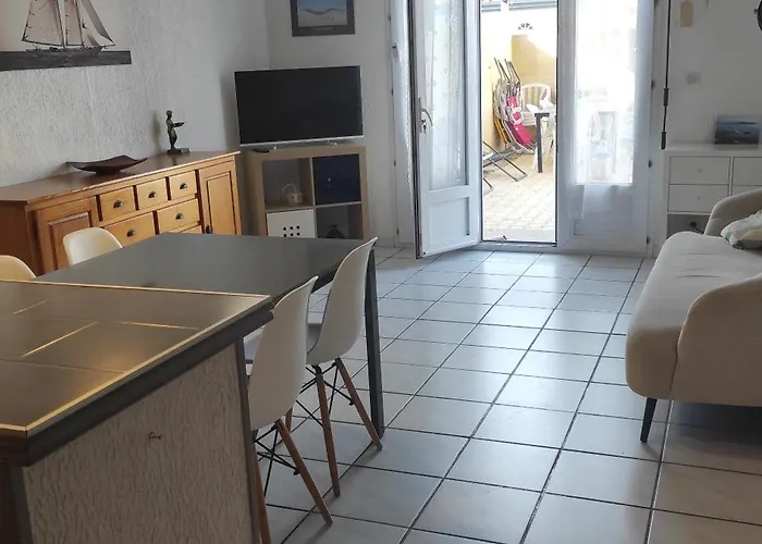 Rouge A La Climatisation Dans Toutes Les Pieces *